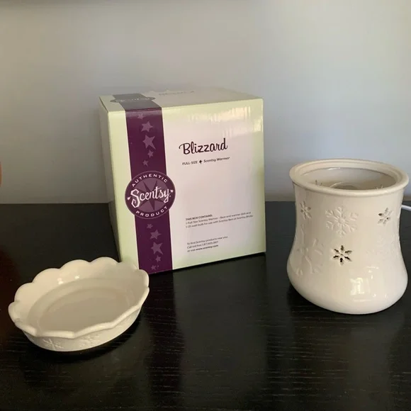 Scentsy Full Size Christmas Warmer Blizzard - Picture 2 of 10
